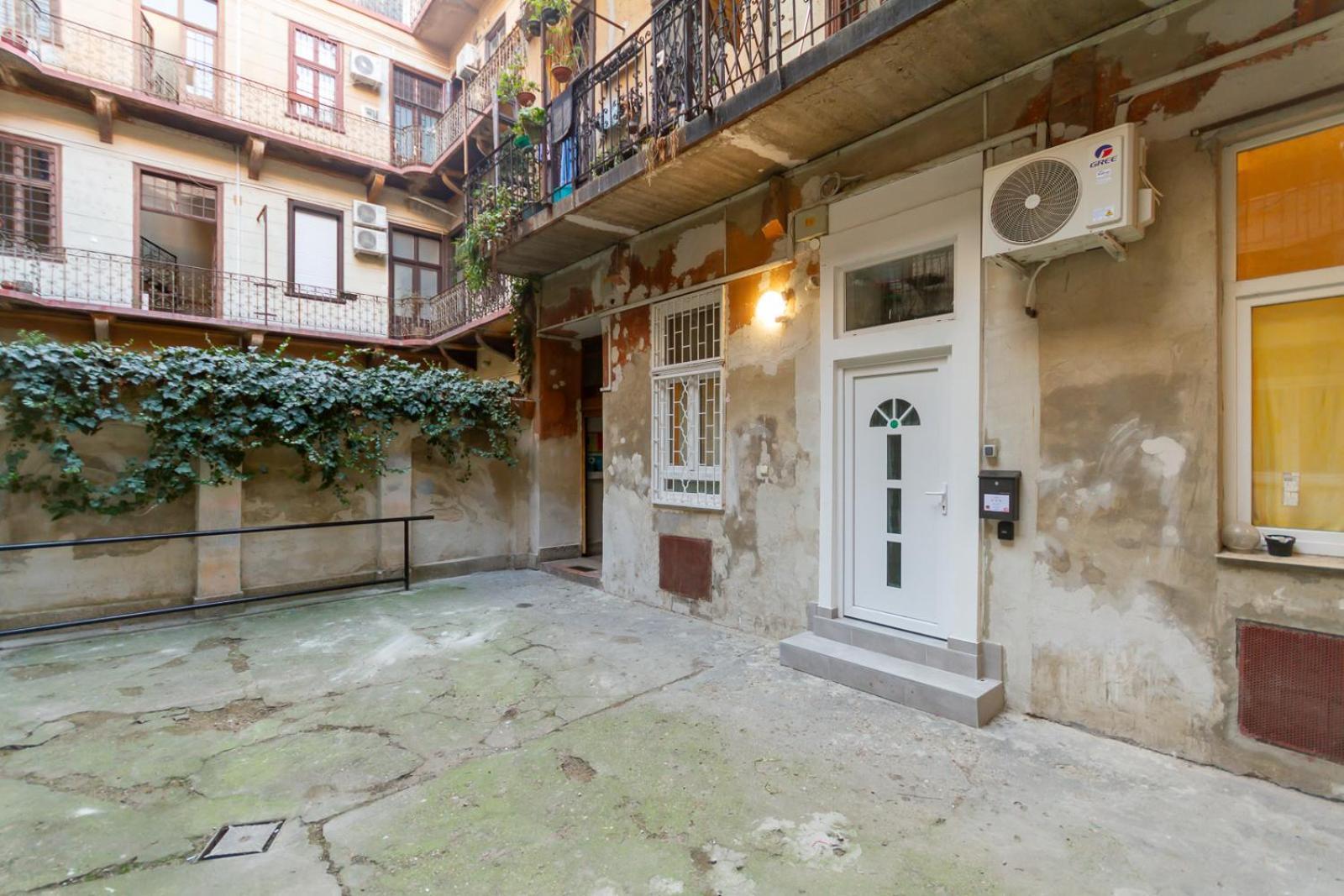 Galerie Vibes In Josika Street By Nw *