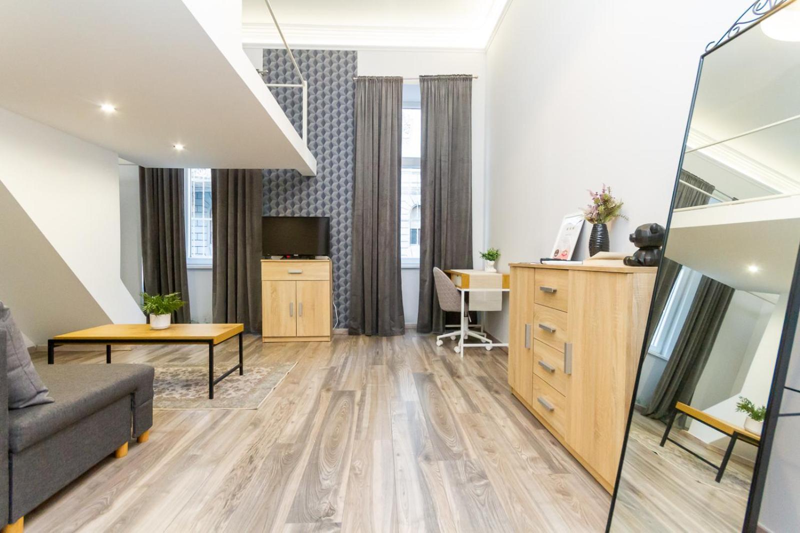 Galerie Vibes In Josika Street By Nw